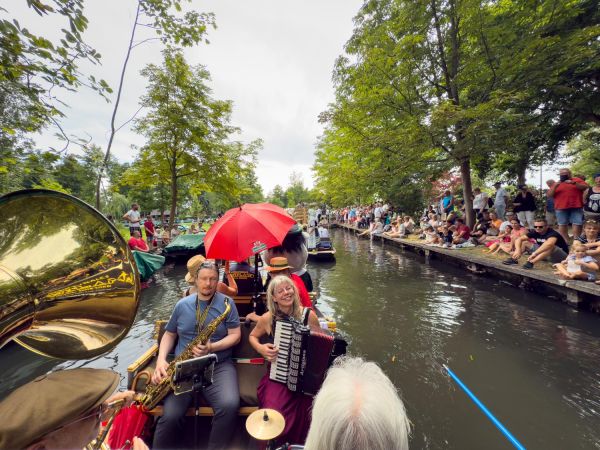 Fotor&uuml;ckblick: 51. L&uuml;bbenauer Kahnkorso 2025 