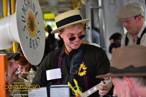 2014-052-Dixielandfestival-Dixietram-Strassenbahn-©-Foto-Hendrik-Meyer – Foto-Großansicht