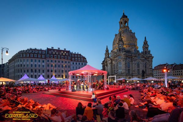 Fotor&uuml;ckblick: 52. L&uuml;bbenauer Kahnkorso 2026 