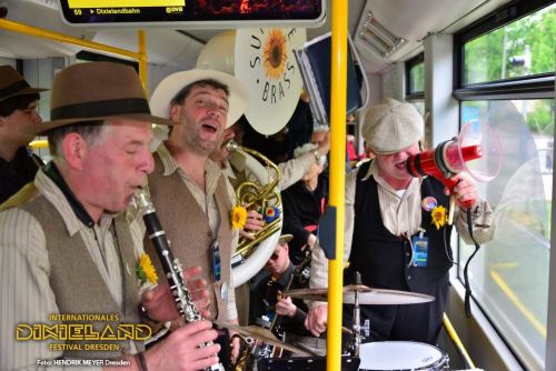2014-054-Dixielandfestival-Dixietram-Stadtrundfahrt-©-Foto-Hendrik-Meyer – Foto-Großansicht