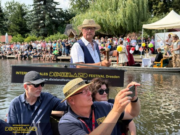 Fotor&uuml;ckblick: 52. L&uuml;bbenauer Kahnkorso 2026 
