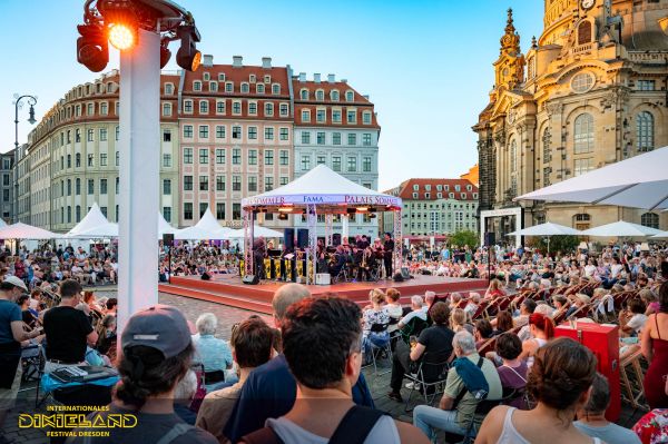 Fotor&uuml;ckblick: 52. L&uuml;bbenauer Kahnkorso 2026 