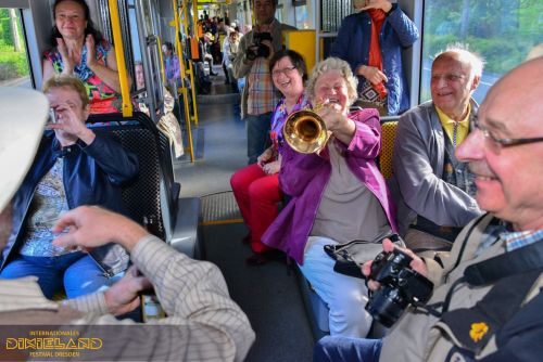 2015-015-Dixielandfestival-Dixietram-Stadtrundfahrt-©-Foto-Hendrik-Meyer – Foto-Großansicht
