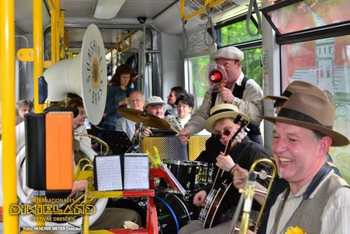 2014-051-Dixielandfestival-Dixietram-Stadtrundfahrt-©-Foto-Hendrik-Meyer – Foto-Großansicht