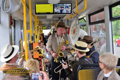 2014-048-Dixielandfestival-Dixietram-Strassenbahn-©-Foto-Hendrik-Meyer – Foto-Großansicht