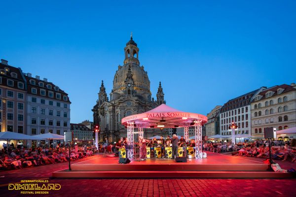 Fotor&uuml;ckblick: 52. L&uuml;bbenauer Kahnkorso 2026 