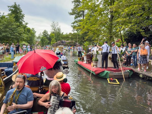 Fotor&uuml;ckblick: 51. L&uuml;bbenauer Kahnkorso 2025 