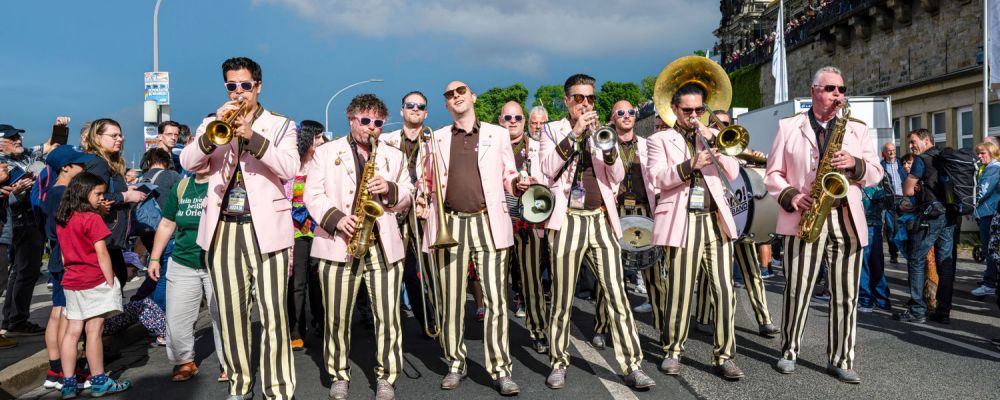 Der Abschluss und Höhepunkt des Festivals: die Dixcieland-Parade durch die Dresdner Altstadt