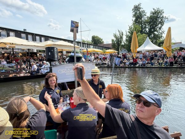 Fotor&uuml;ckblick: 52. L&uuml;bbenauer Kahnkorso 2026 