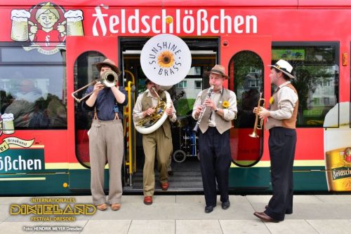 2014-055-Dixielandfestival-Dixietram-Strassenbahn-©-Foto-Hendrik-Meyer – Foto-Großansicht