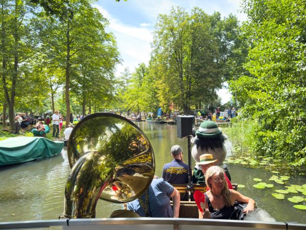 Fotor&uuml;ckblick: 51. L&uuml;bbenauer Kahnkorso 2025 