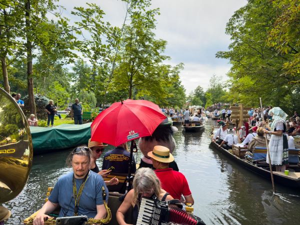 Fotor&uuml;ckblick: 51. L&uuml;bbenauer Kahnkorso 2025 