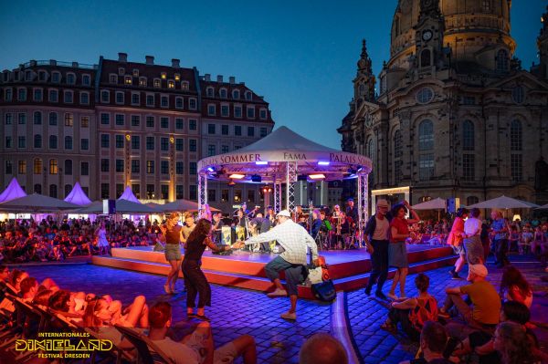 Fotor&uuml;ckblick: 52. L&uuml;bbenauer Kahnkorso 2026 