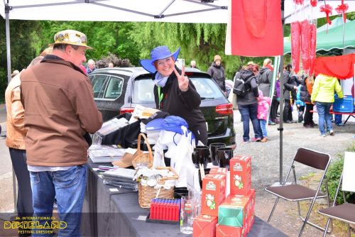 2016-003-Dixielandfestival-Souvenierverkauf-©-Foto-Hendrik-Meyer – Foto-Großansicht