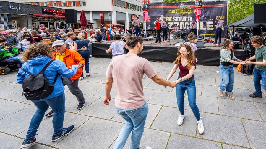 Dresdner Jazzmeile, Bühne Hauptbahnhof, Bühne am Hotel Newa, Bühne am Hotel Königstein (Open Stage), Bühne am Hotel Lilienstein, Brassband-Point Neumarkt, Bühne Piazza/Taschenberg, Bühne am Schlossplatz,